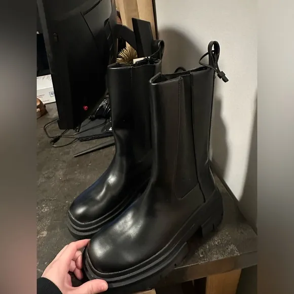 BRAND NEW ZARA BOOTS, resemble the BOTEGA