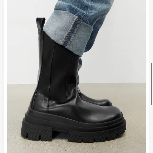 BRAND NEW ZARA BOOTS, resemble the BOTEGA