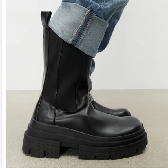 BRAND NEW ZARA BOOTS, resemble the BOTEGA