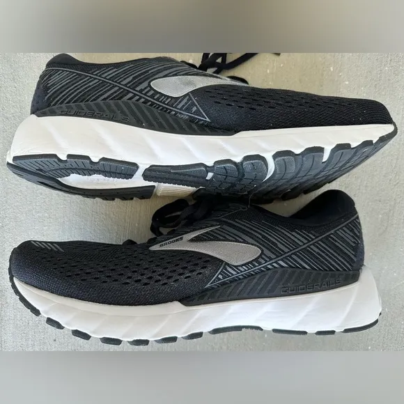 Brooks Adrenaline GTS 19 Black Silver Running Shoes 1102941D047 Mens Size 10 VGC