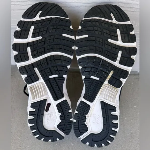 Brooks Adrenaline GTS 19 Black Silver Running Shoes 1102941D047 Mens Size 10 VGC