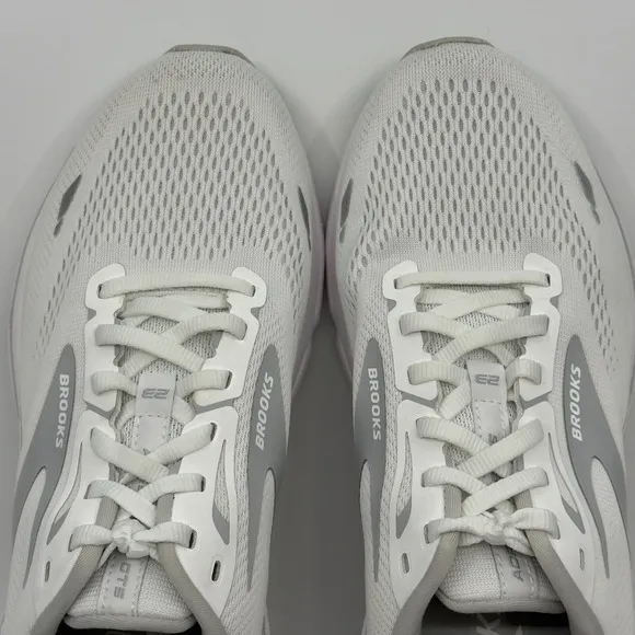 Brooks Adrenaline GTS 23 Womens 10.5 10 1/2 B White Gray Running Shoes Trainers