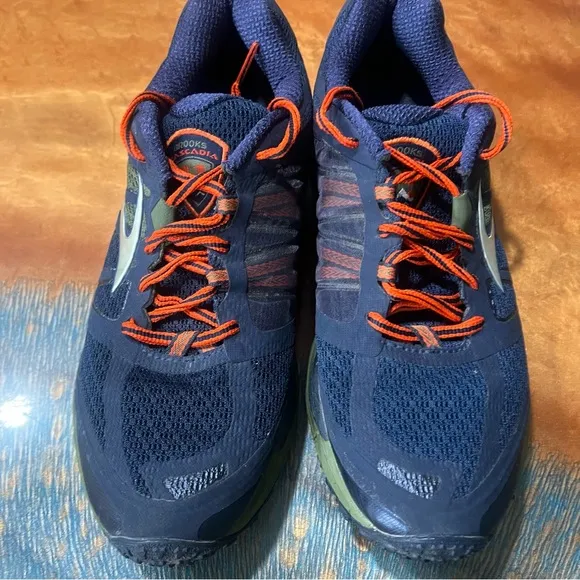 Brooks Cascade 11 Navy blue running shoes  size 9
