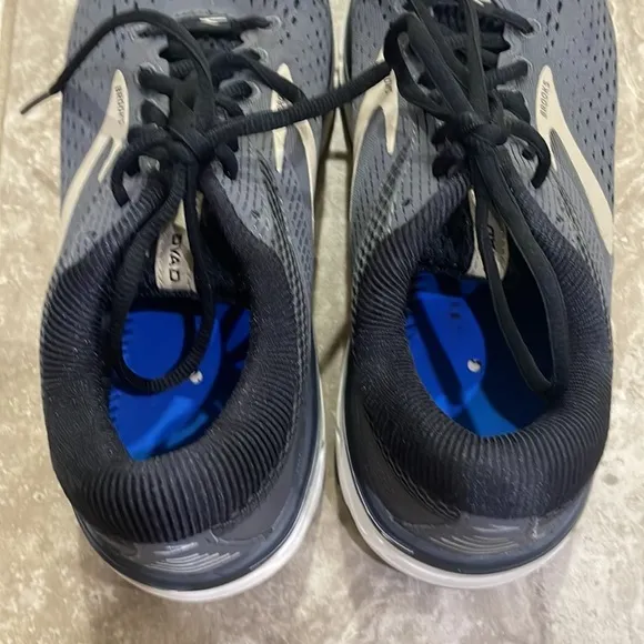 BROOKS Dylad 10 Women shoe sz 9.5 Casual 110286-1D-082 Grey Black Sz 7.5 2E Wide