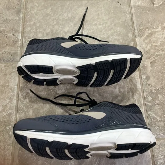 BROOKS Dylad 10 Women shoe sz 9.5 Casual 110286-1D-082 Grey Black Sz 7.5 2E Wide