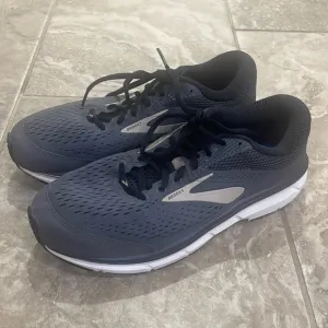 BROOKS Dylad 10 Women shoe sz 9.5 Casual 110286-1D-082 Grey Black Sz 7.5 2E Wide