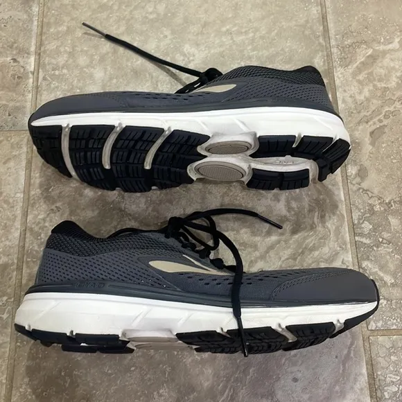 BROOKS Dylad 10 Women shoe sz 9.5 Casual 110286-1D-082 Grey Black Sz 7.5 2E Wide