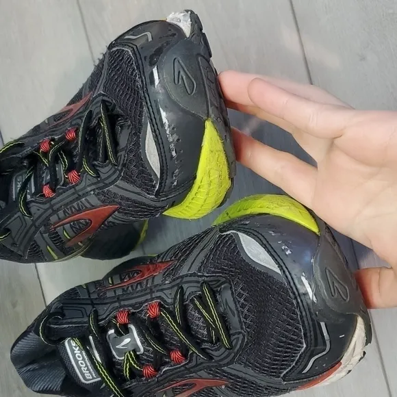 Brooks Mens Adrenaline GTS Running Sneakers shoes sz 11.5 Medium (B)