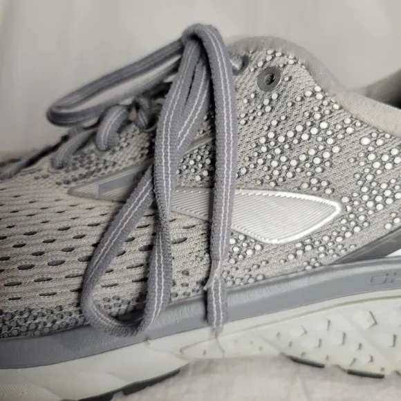 Brooks Women's Ghost 11 Gray Running Shoes Size 10