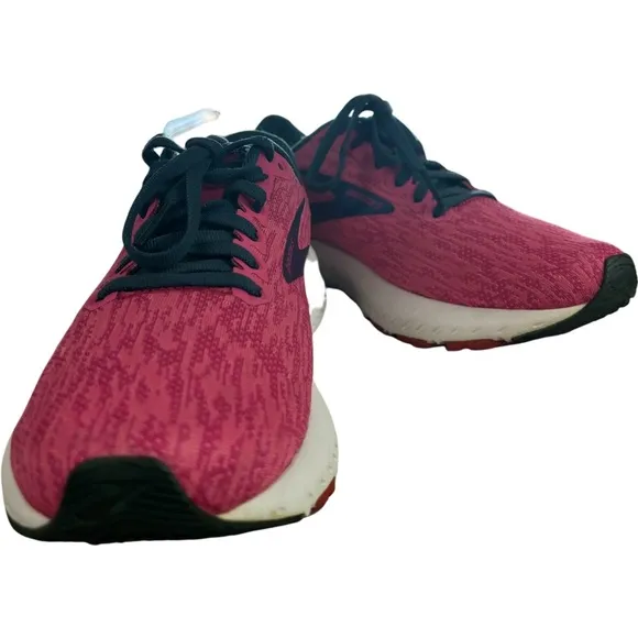 Brooks Women's Launch 7, Pink Running Shoes, Size 7 M