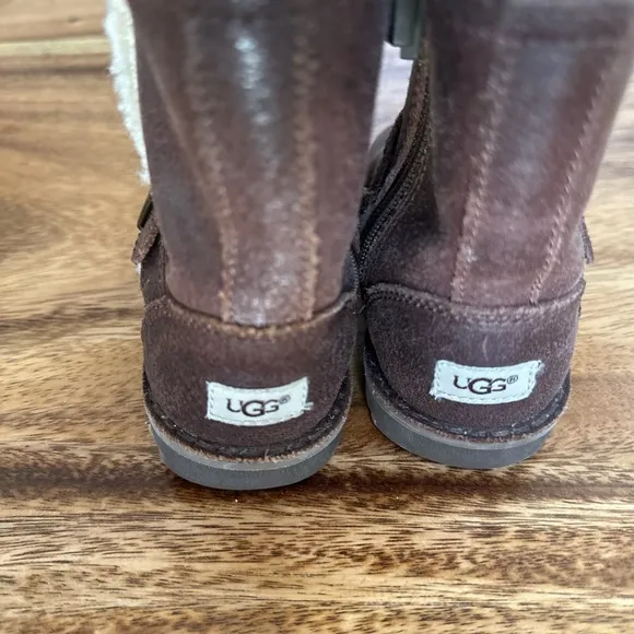 Brown UGG Lined Boots with zipper. size 6 toddler. Great used condition