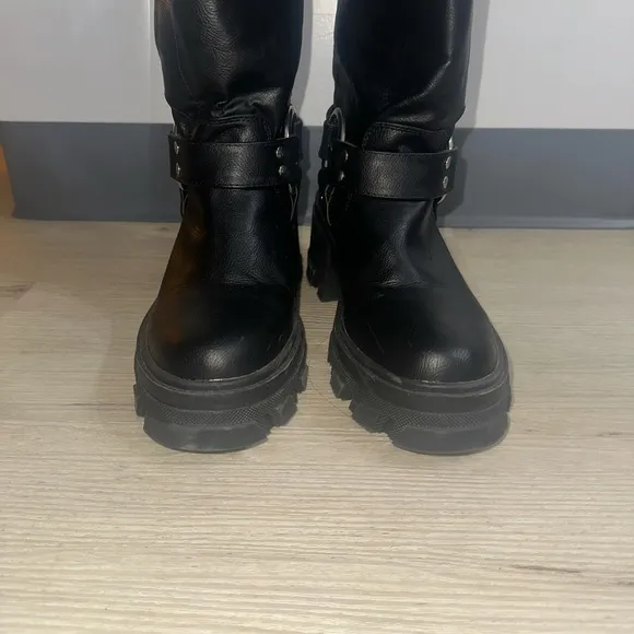 Buckle-Down Side Buckle Detail Midi Calf Biker Boot