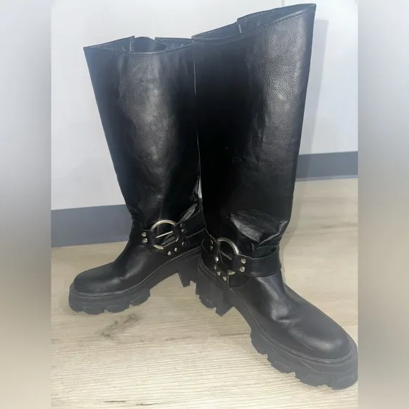 Buckle-Down Side Buckle Detail Midi Calf Biker Boot