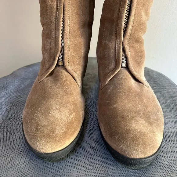 Burberry ~ Stanleigh Weather Shearling Flat Ankle Tan Suede Boots in size EU 38