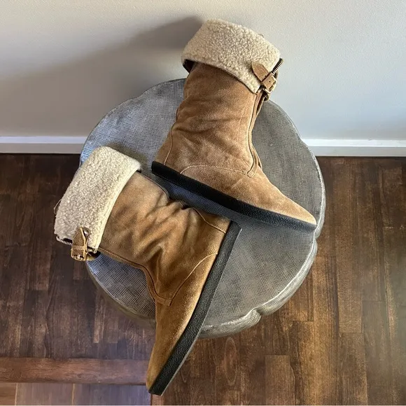 Burberry ~ Stanleigh Weather Shearling Flat Ankle Tan Suede Boots in size EU 38