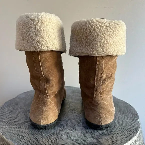 Burberry ~ Stanleigh Weather Shearling Flat Ankle Tan Suede Boots in size EU 38
