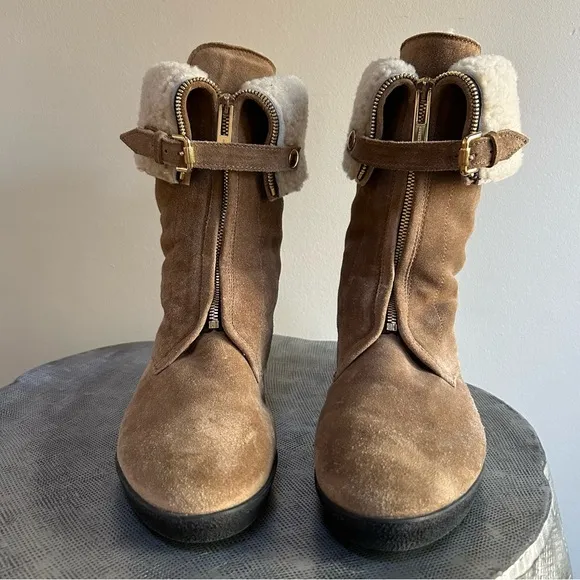 Burberry ~ Stanleigh Weather Shearling Flat Ankle Tan Suede Boots in size EU 38