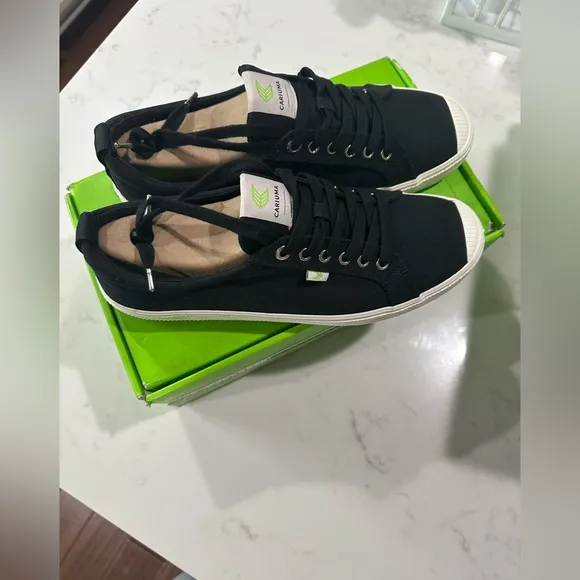 Cariuma OCA Low Black Top Canvas Sneakers  Womens Shoes 13.5 Men’s 12