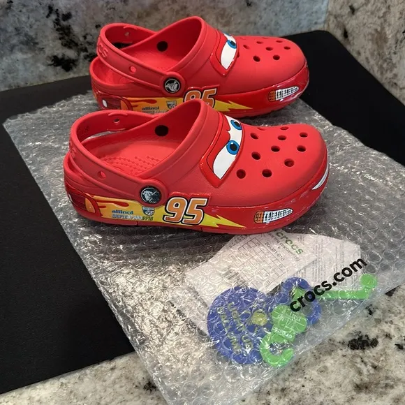 Cars Lightning Mcqueen Crocs kids size 1 like new condition still light up