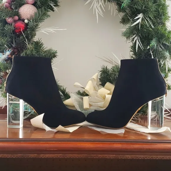 Charlotte Olympia 37 😍