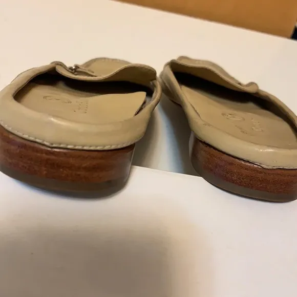 COLE HAAN SZ 6 AA SLIP ON SANDALS BEIGE PREOWNED