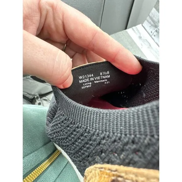 Cole Haan ZERØGRAND Black Knit‎ Sneakers with Leopard Print Sneakers Sz 8.5