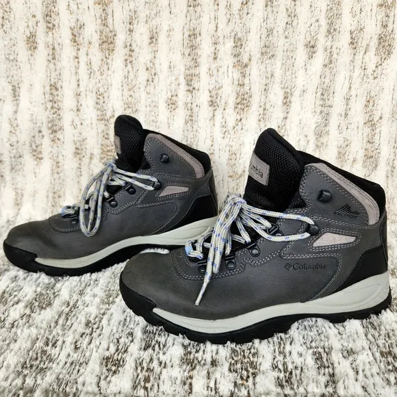 Columbia &quot;Newton Ridge Plus Waterproof&quot; Hiking Boot Grey | Women's Size 9.5 Wide
