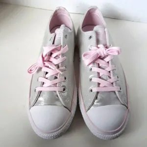 Converse Junior Big Girl size 6 Sneaker