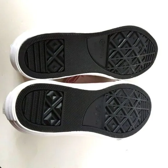 Converse Junior Big Girl size 6 Sneaker