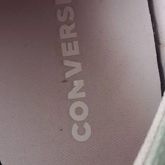 Converse Junior Big Girl size 6 Sneaker