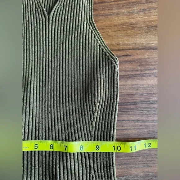 COS V-Neck Ribbed Tube Dress in brown size XS