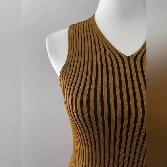 COS V-Neck Ribbed Tube Dress in brown size XS