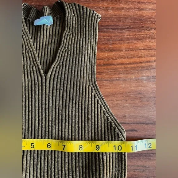 COS V-Neck Ribbed Tube Dress in brown size XS