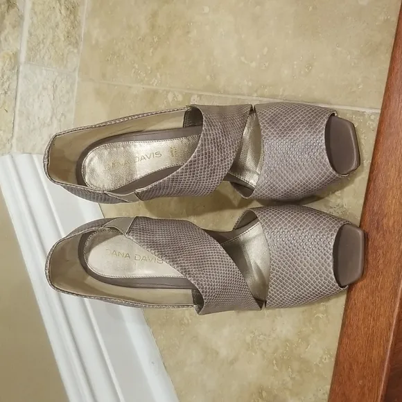 Dana Davis Italian Heels Shoes size 10