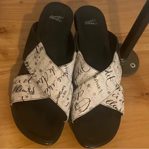 Dansko Ava French Script Comfort Criss Cross Wedge Sandal Sz 40 US 8,5