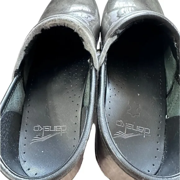 Dansko Clogs Silver/green Size 8.5  39