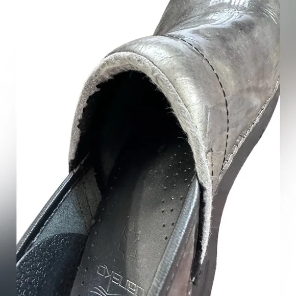 Dansko Clogs Silver/green Size 8.5  39