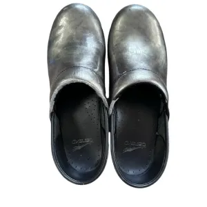 Dansko Clogs Silver/green Size 8.5  39