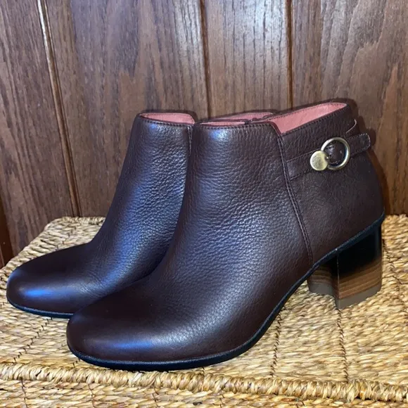 Dansko Perry Chocolate Waterproof Tumbled Ankle Boots New w/out Box!