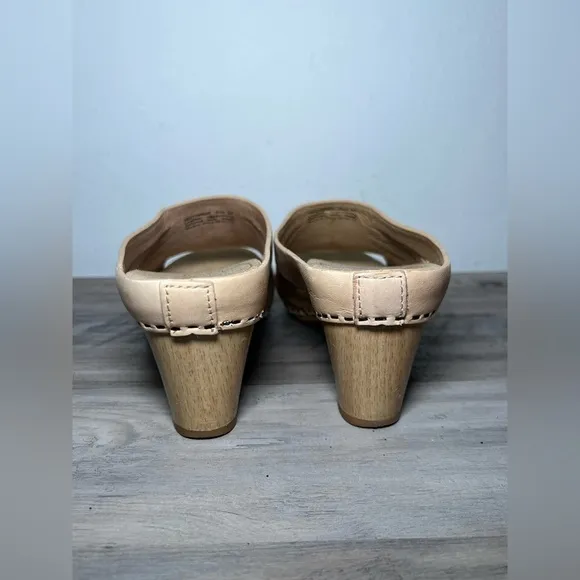 Dansko Women's Tilly Leather Beige Clog Sandals Wooded Heel Slip Ons,Size US 7