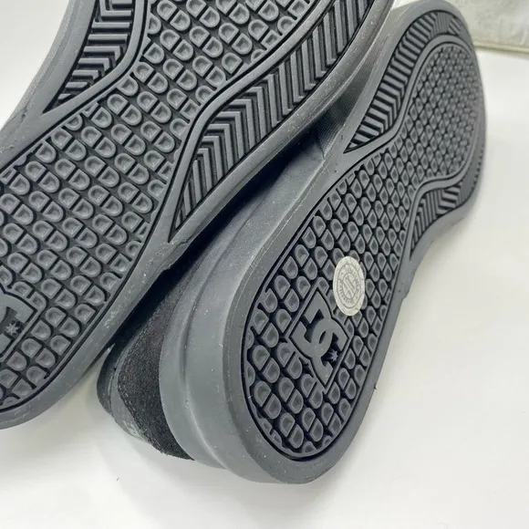 DC Shoes Men's Infinite Slip-On SkateShoes Black/Black/Black Sz 8 flat low top
