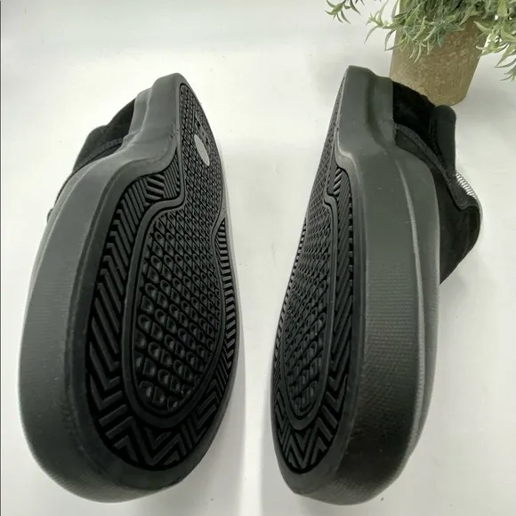 DC Shoes Men's Infinite Slip-On SkateShoes Black/Black/Black Sz 8 flat low top