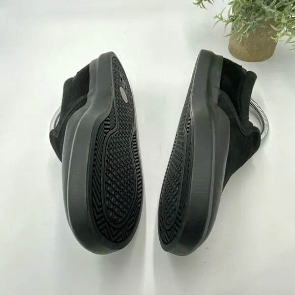 DC Shoes Men's Infinite Slip-On SkateShoes Black/Black/Black Sz 8 flat low top