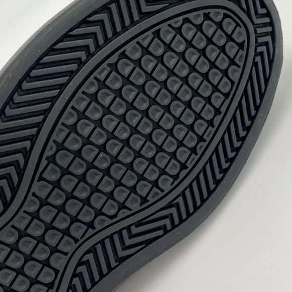 DC Shoes Men's Infinite Slip-On SkateShoes Black/Black/Black Sz 8 flat low top