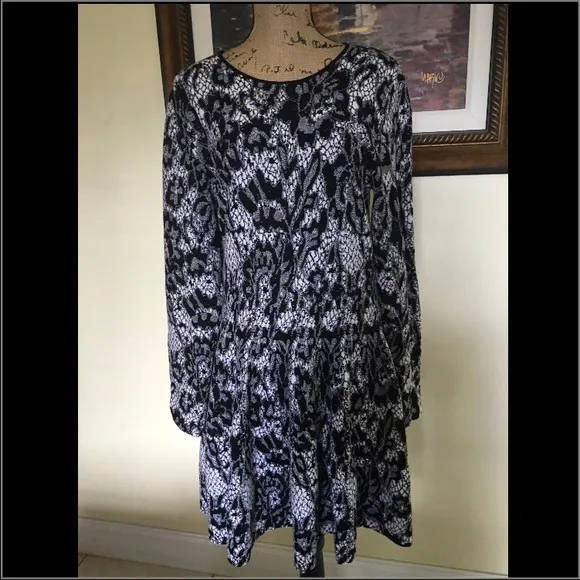 DKNY Black and White Long Sleeve Sweater Dress