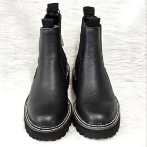 Dolce Vita, Leather, waterproof boots in black.