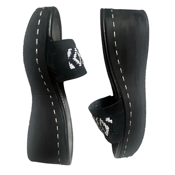 Donald J. Pliner beaded slip on black leather wedge slide sandals size 5.5