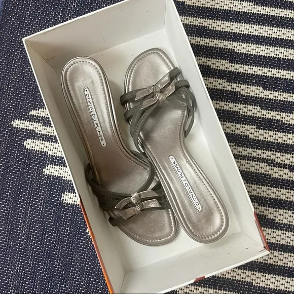 Donald J. Pliner l 8.5M Hunt Taupe Double Bows Strap Slip-On Kitten Heel Sandals