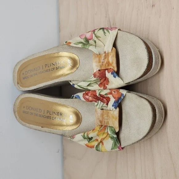 Donald J Pliner Made On The Beaches Of Spain Wedge Slip-On Floral Sandals Sz 4.5