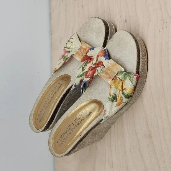 Donald J Pliner Made On The Beaches Of Spain Wedge Slip-On Floral Sandals Sz 4.5